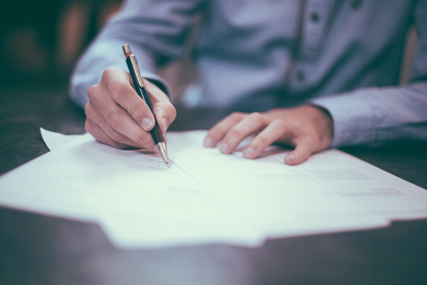 Errores comunes al elaborar contratos y cómo evitarlos