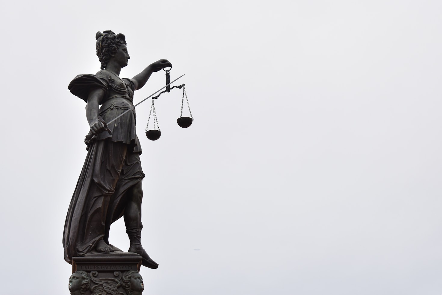 Beneficios de contar con abogados especializados para particulares
